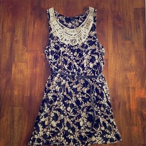 SOLD | FOREVER 21 | Floral Dress w/ Belt